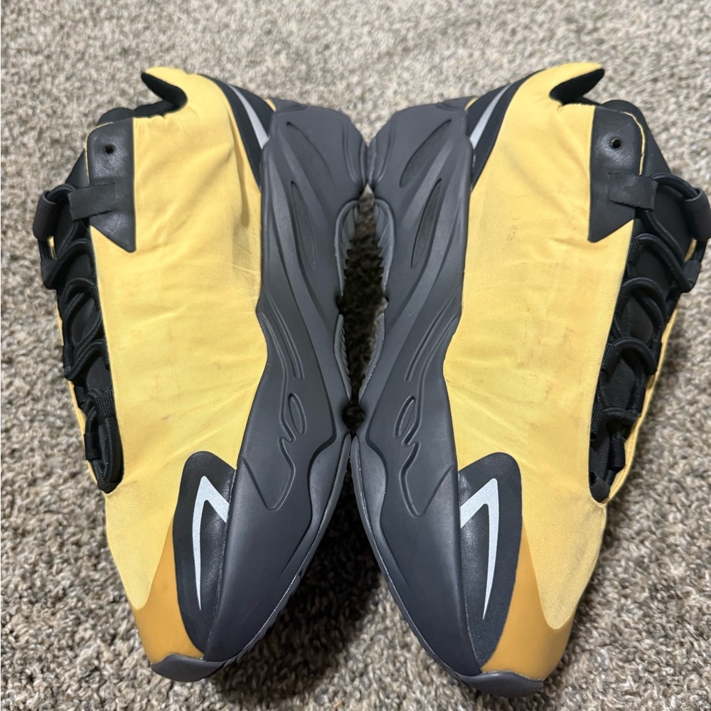 Adidas Yeezy Boost 700 MNVN Honey flux - Picture 4 of 8